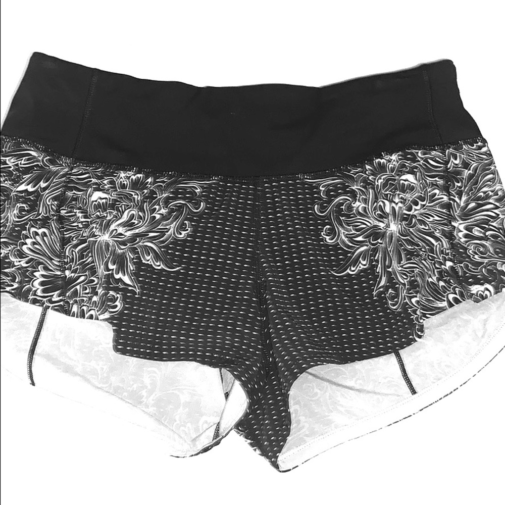 Lululemon patterned shorts 2.5”